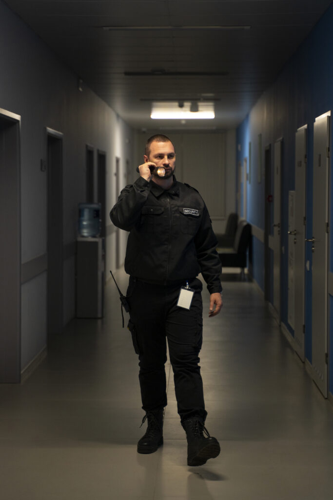 agent-de-securite-a-l-espace-de-travail Agent De Securite A L Espace De Travail 683x1024